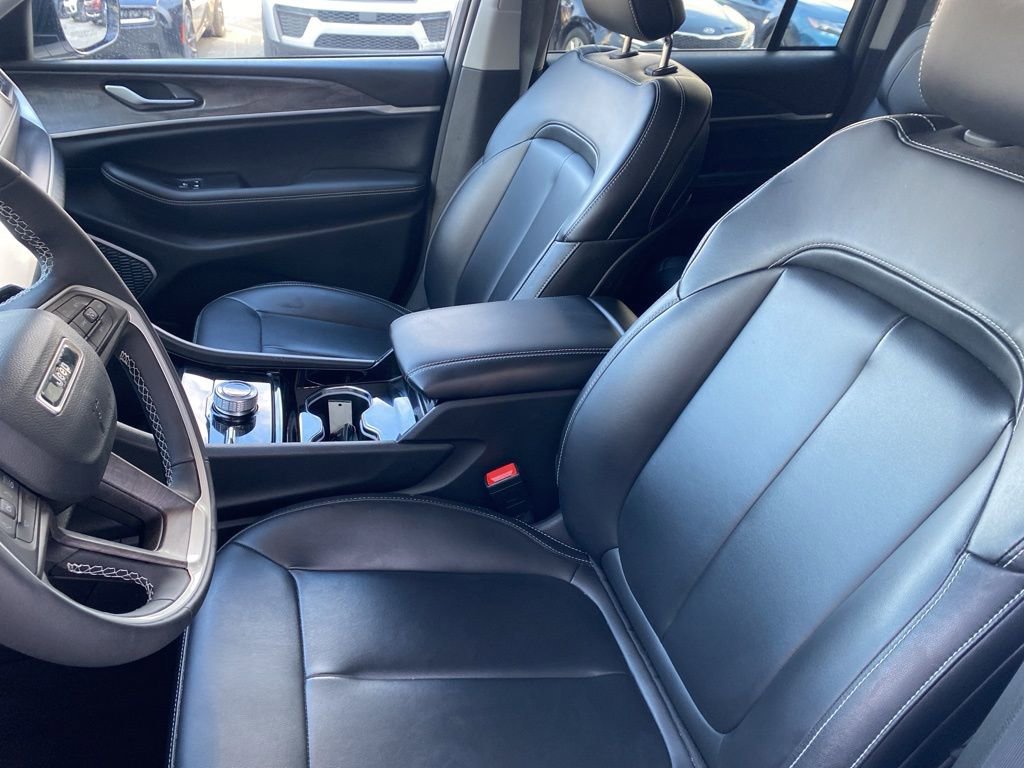 Used 2023 Jeep Grand Cherokee Limited w/ Black Appearance Package image 20