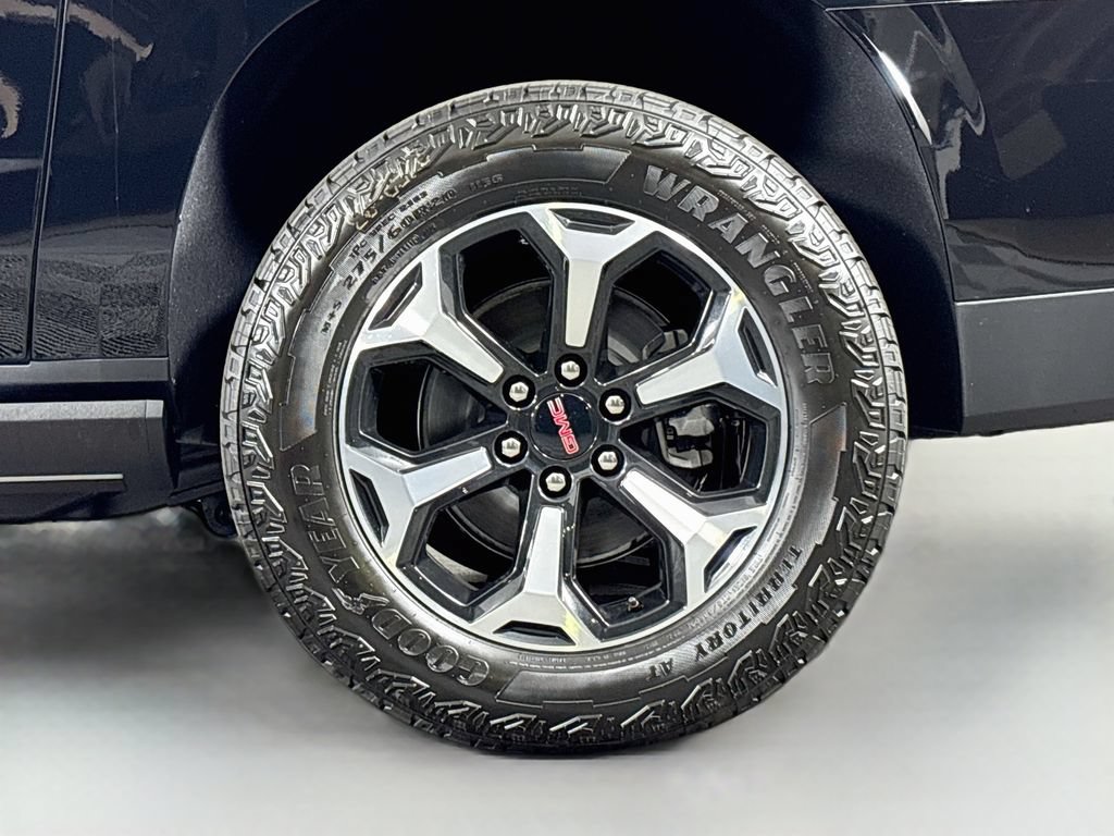 New 2026 GMC Yukon XL AT4 w/ AT4 Premium Package AWD/4WD image 33