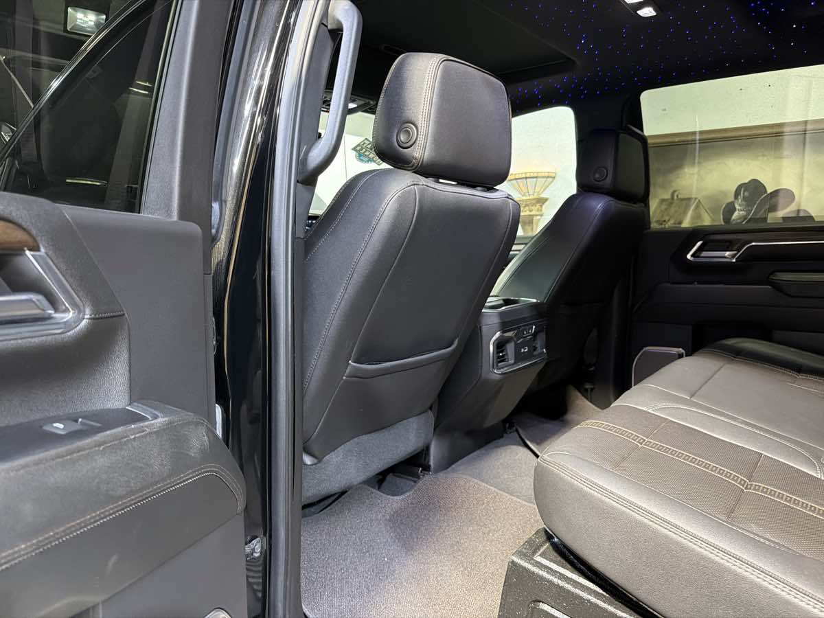 Used 2024 Chevrolet Silverado 2500 High Country w/ Midnight Edition AWD/4WD image 30