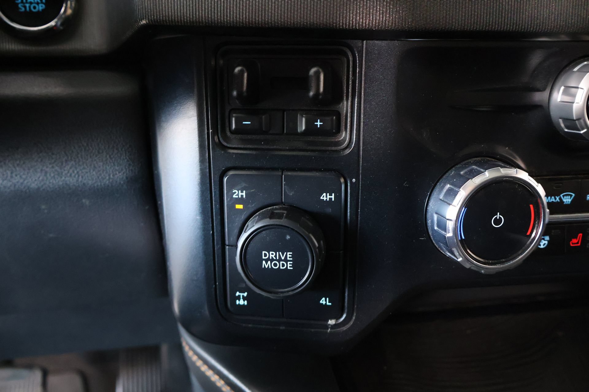 Used 2024 Ford F250 Platinum w/ FX4 Off-Road Package AWD/4WD image 9