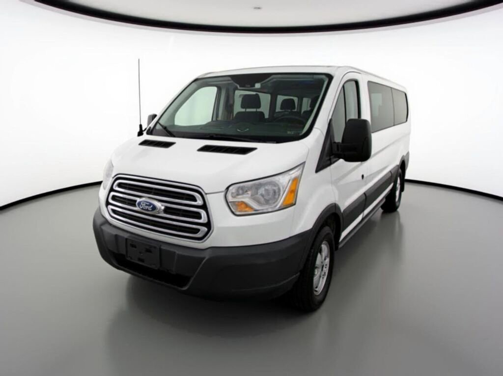 Used 2017 Ford Transit 350 XLT image 3