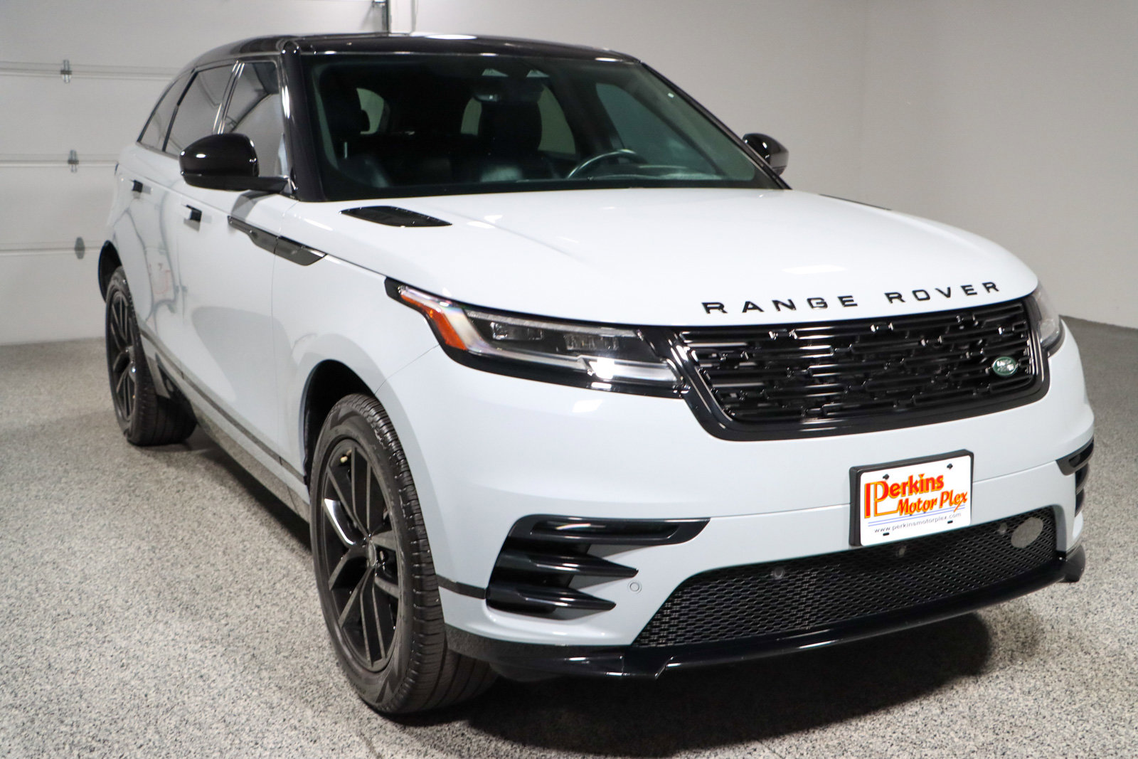 Used 2024 Land Rover Range Rover Velar Dynamic SE image 5
