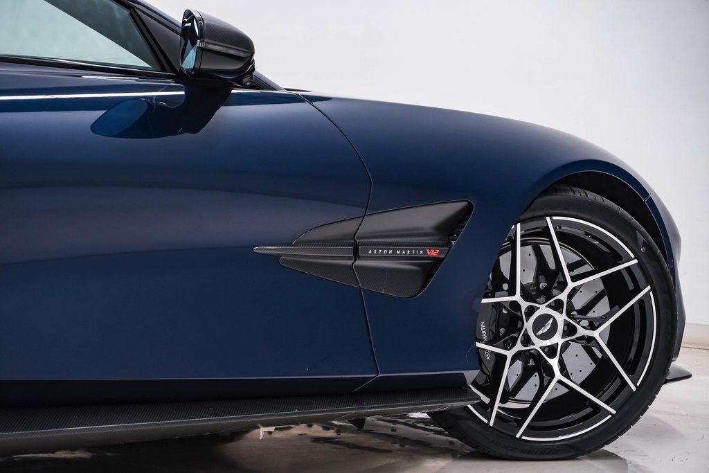 Used 2025 Aston Martin Vanquish image 16