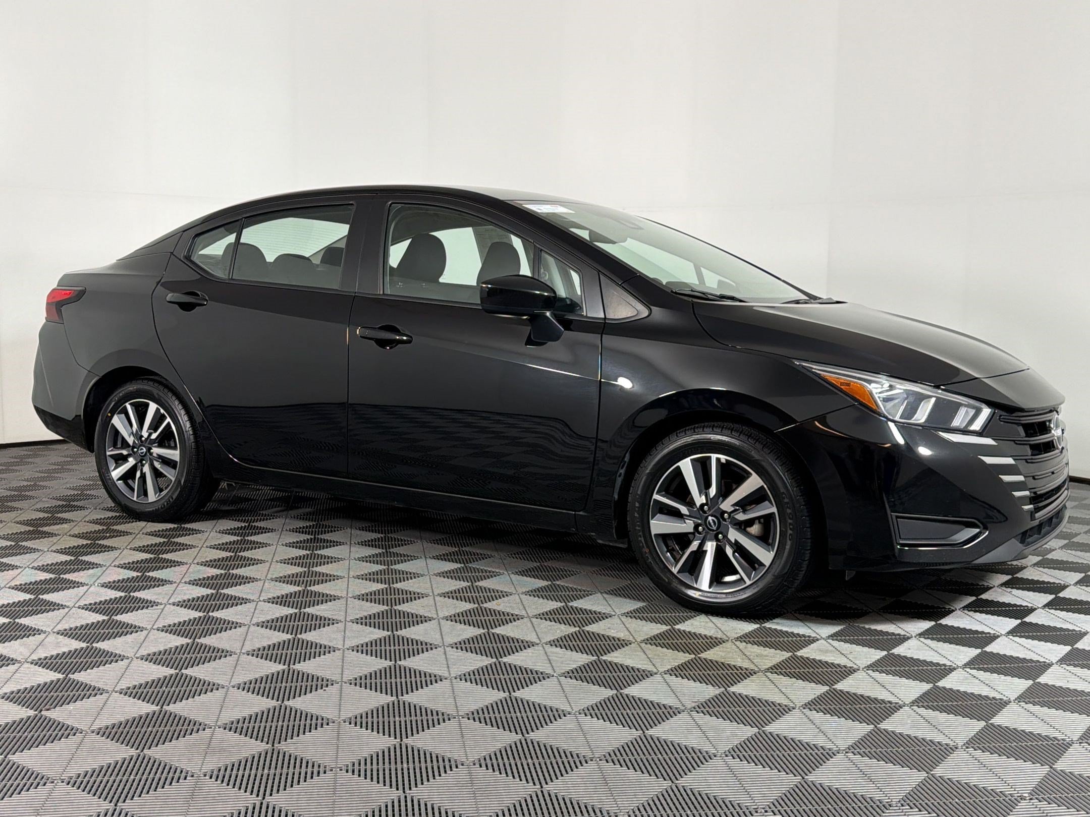 Used 2023 Nissan Versa SV FWD image 6