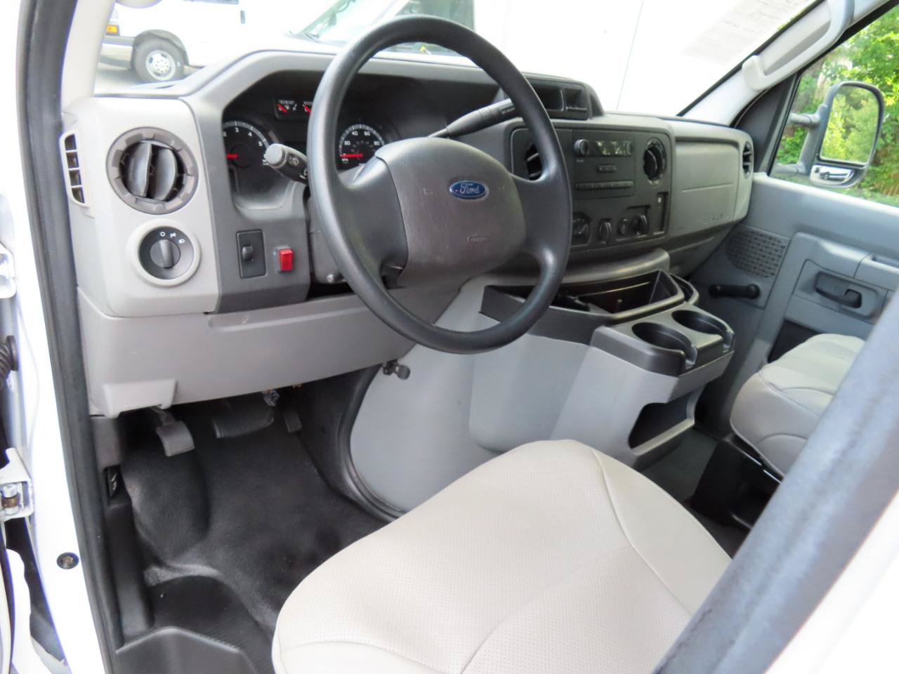 Used 2014 Ford E-150 and Econoline 150 RWD image 8