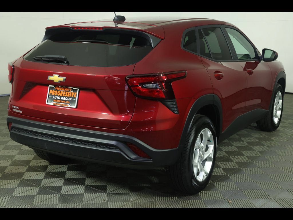 Certified 2025 Chevrolet Trax LS w/ LS Convenience Package FWD image 11
