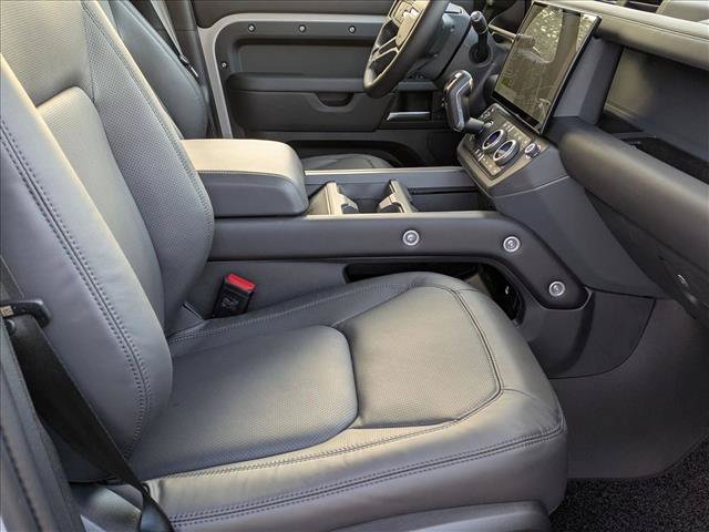 New 2026 Land Rover Defender 110 X-Dynamic SE AWD/4WD image 18