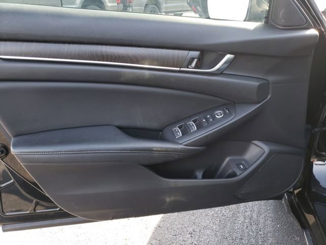 Used 2018 Honda Accord EX image 17