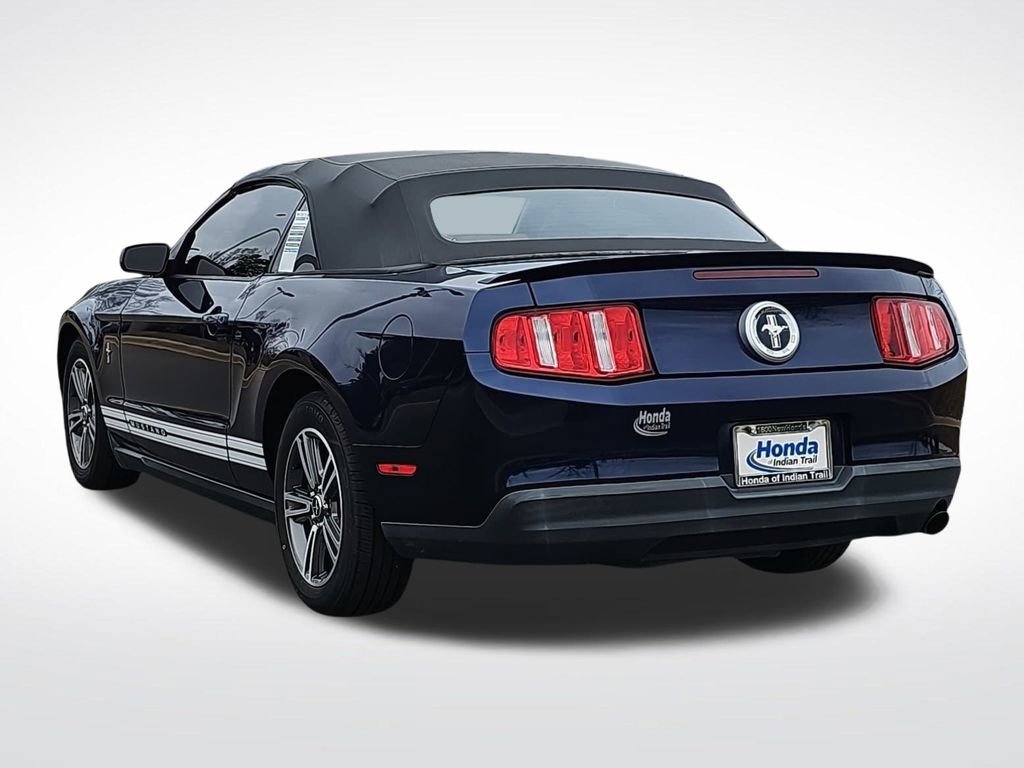 Used 2010 Ford Mustang Convertible image 9