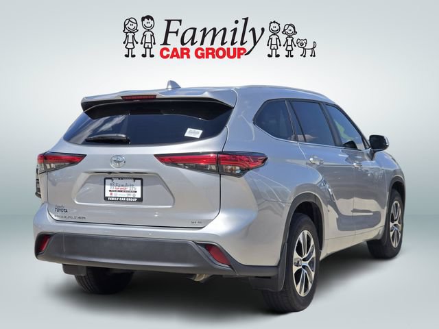Used 2023 Toyota Highlander XLE FWD image 4