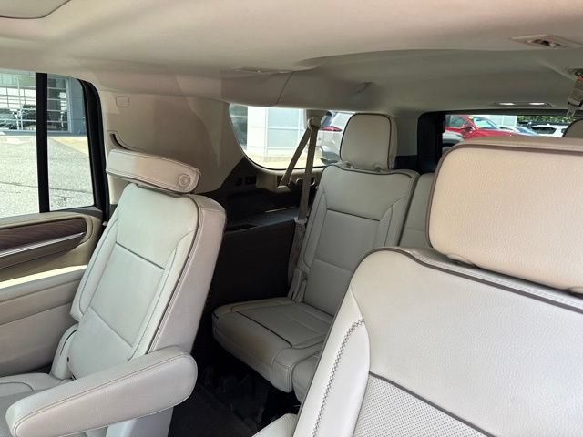 Used 2021 GMC Yukon XL Denali w/ Denali Premium Package AWD/4WD image 13