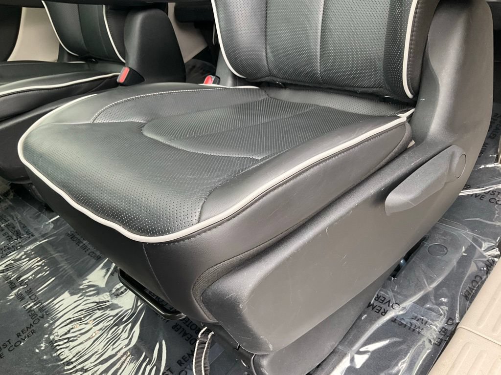 Used 2023 Chrysler Pacifica Limited FWD image 25