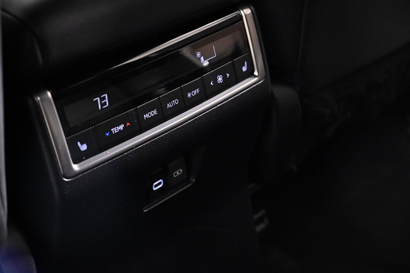 Used 2025 Lexus GX 550 w/ Accessory Package (2T) image 32