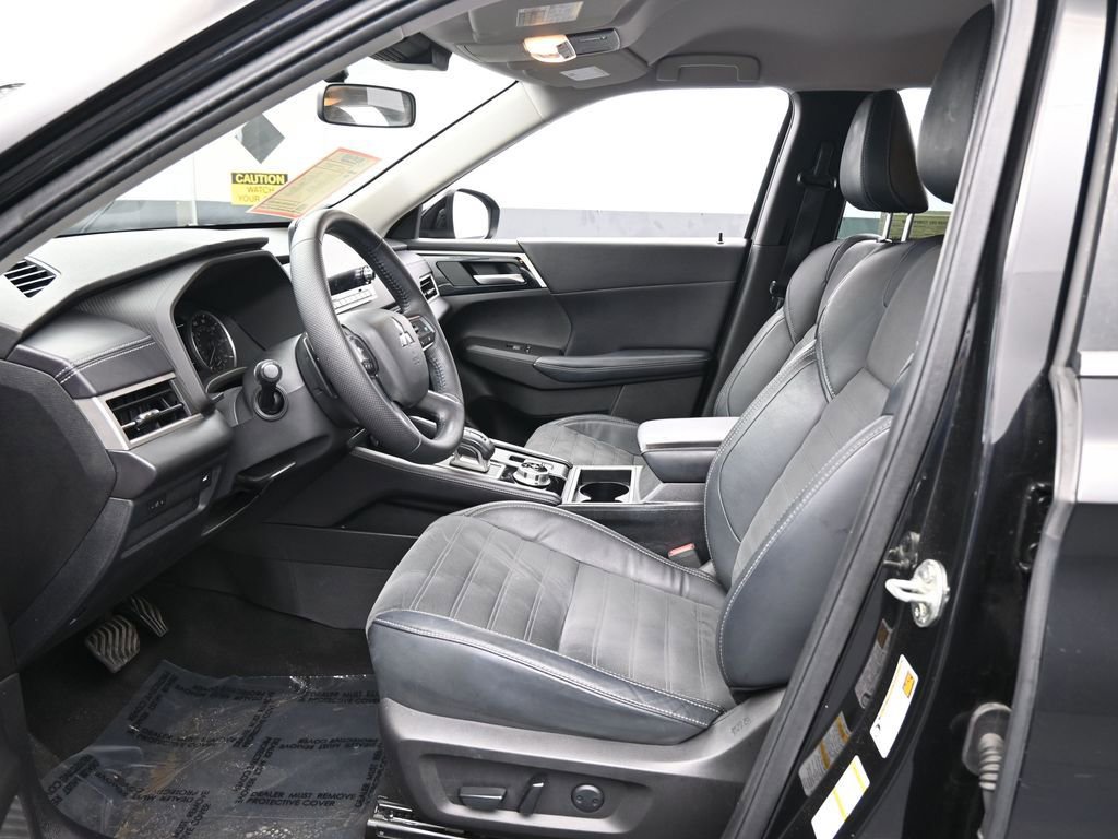 Used 2022 Mitsubishi Outlander SE image 11