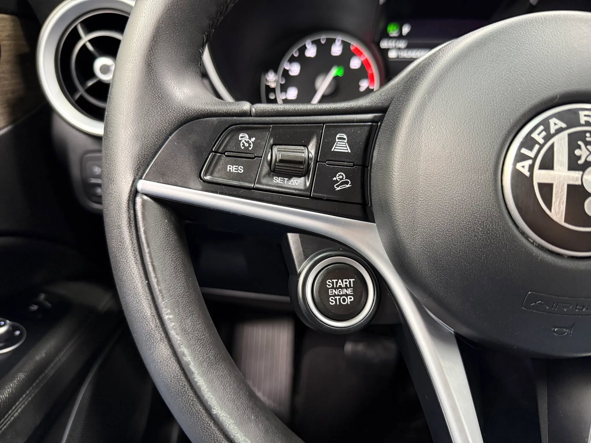 Used 2018 Alfa Romeo Stelvio Ti image 28