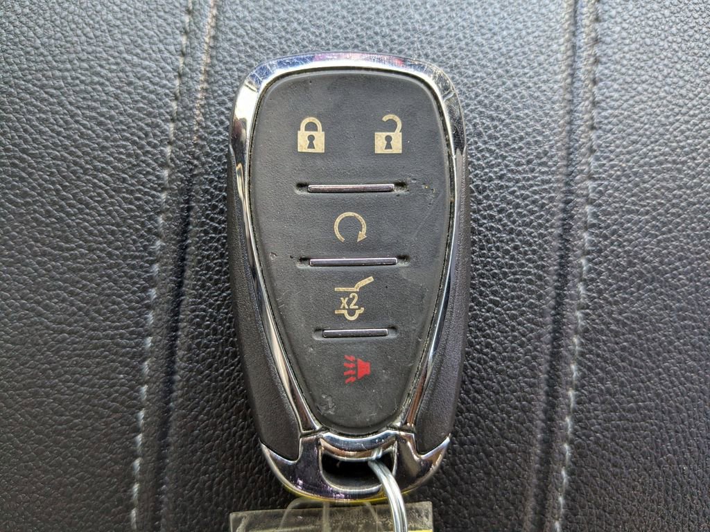 Used 2023 Chevrolet Traverse LT image 32