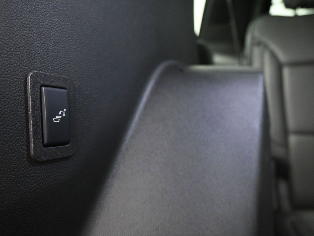 Used 2025 GMC Yukon Denali image 24