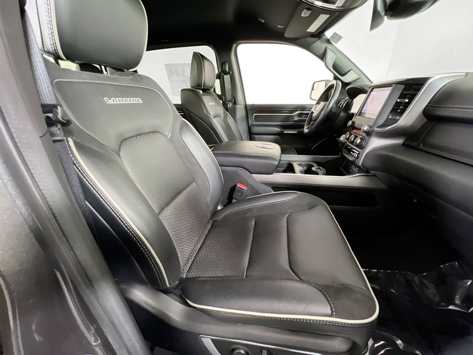 Used 2022 RAM 1500 Laramie w/ Sport Appearance Package image 26