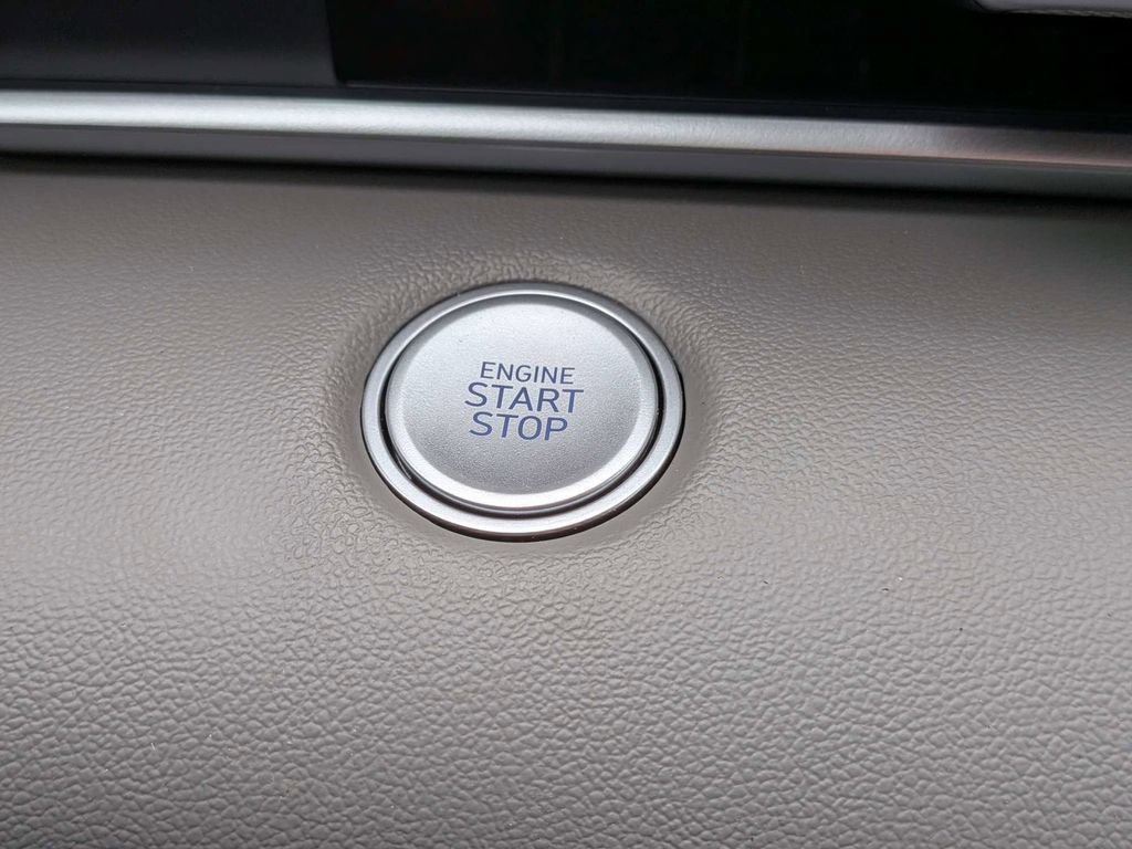 Used 2025 Hyundai Elantra Sport FWD image 25