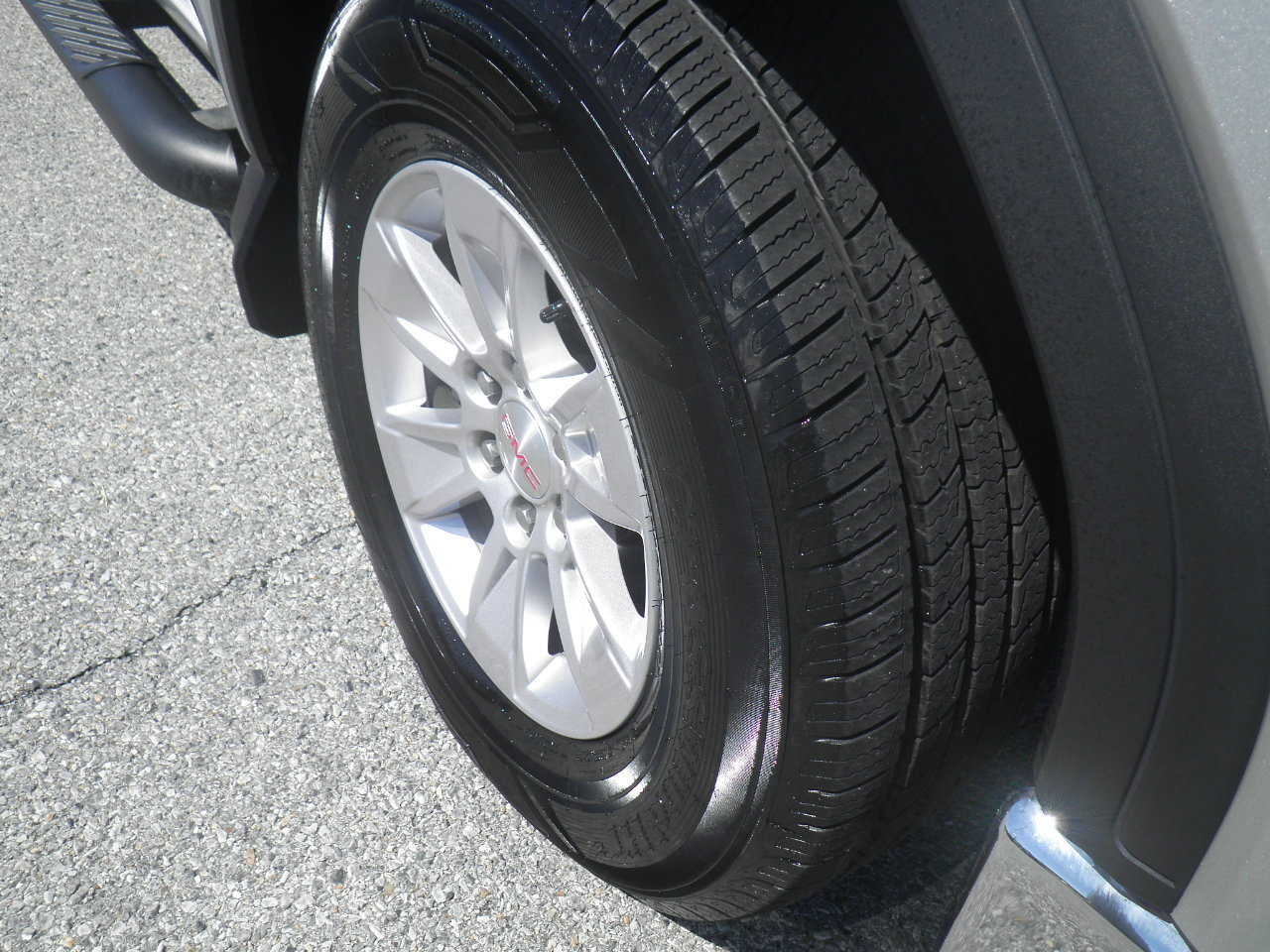 Used 2019 GMC Sierra 1500 SLE w/ SLE Value Package AWD/4WD image 9