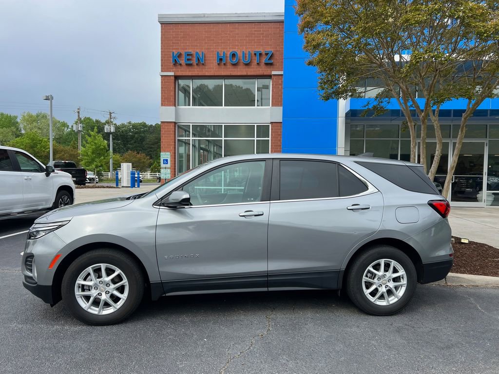 Used 2024 Chevrolet Equinox LT FWD image 2