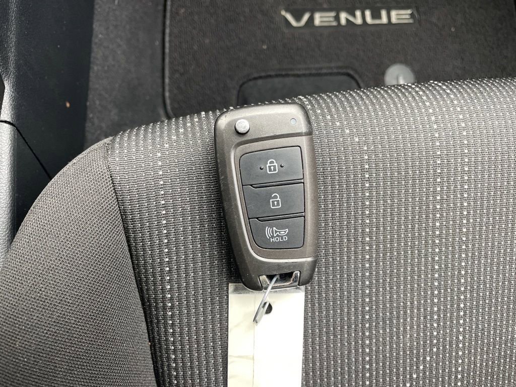 Used 2023 Hyundai Venue SE FWD image 25