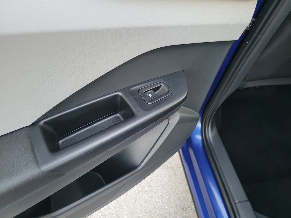 Certified 2023 Volkswagen Taos SE image 12