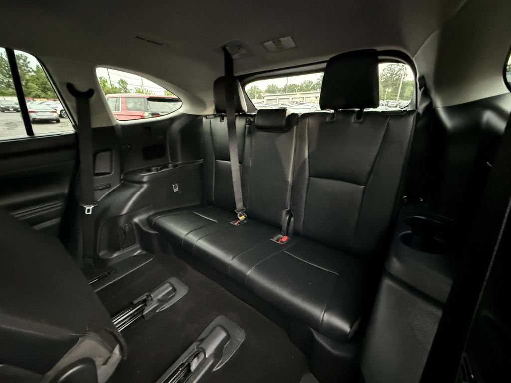 Used 2023 Toyota Highlander XLE AWD/4WD image 25