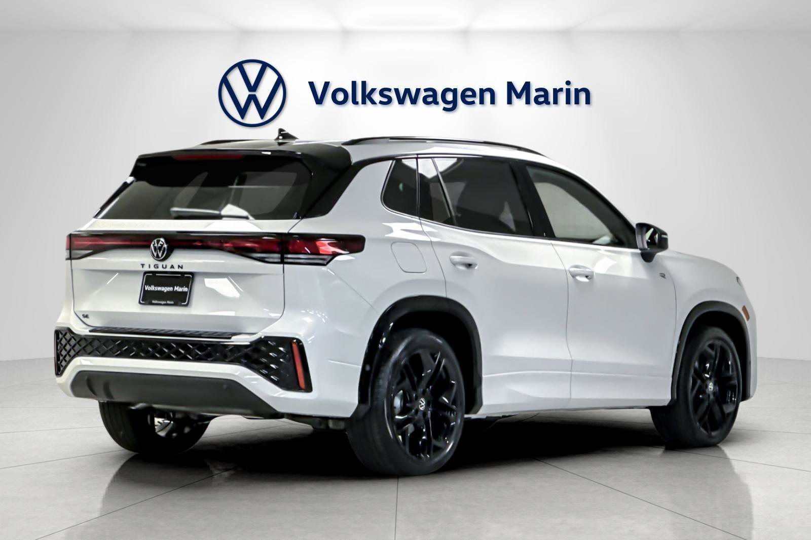 New 2026 Volkswagen Tiguan SE R-Line image 5