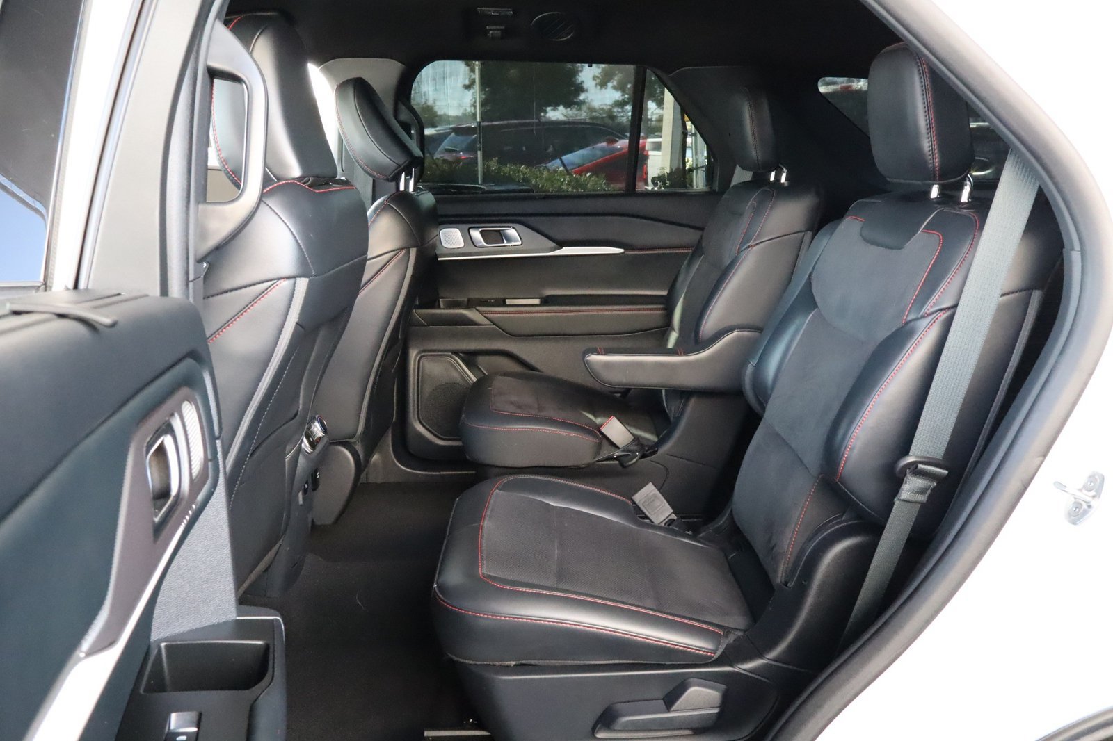 Used 2025 Ford Explorer ST RWD image 36