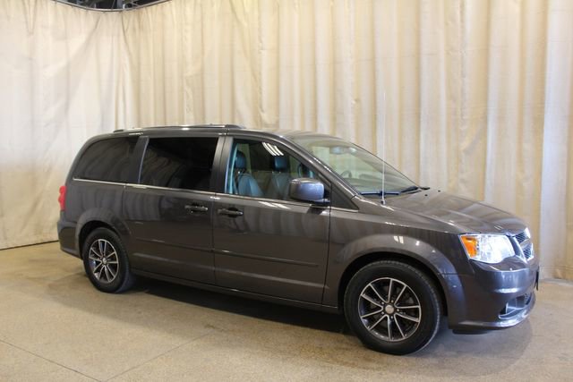 Used 2017 Dodge Grand Caravan SXT image 1