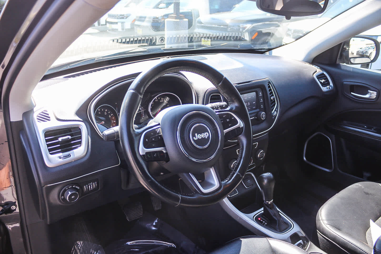 Used 2017 Jeep Compass Latitude FWD image 22