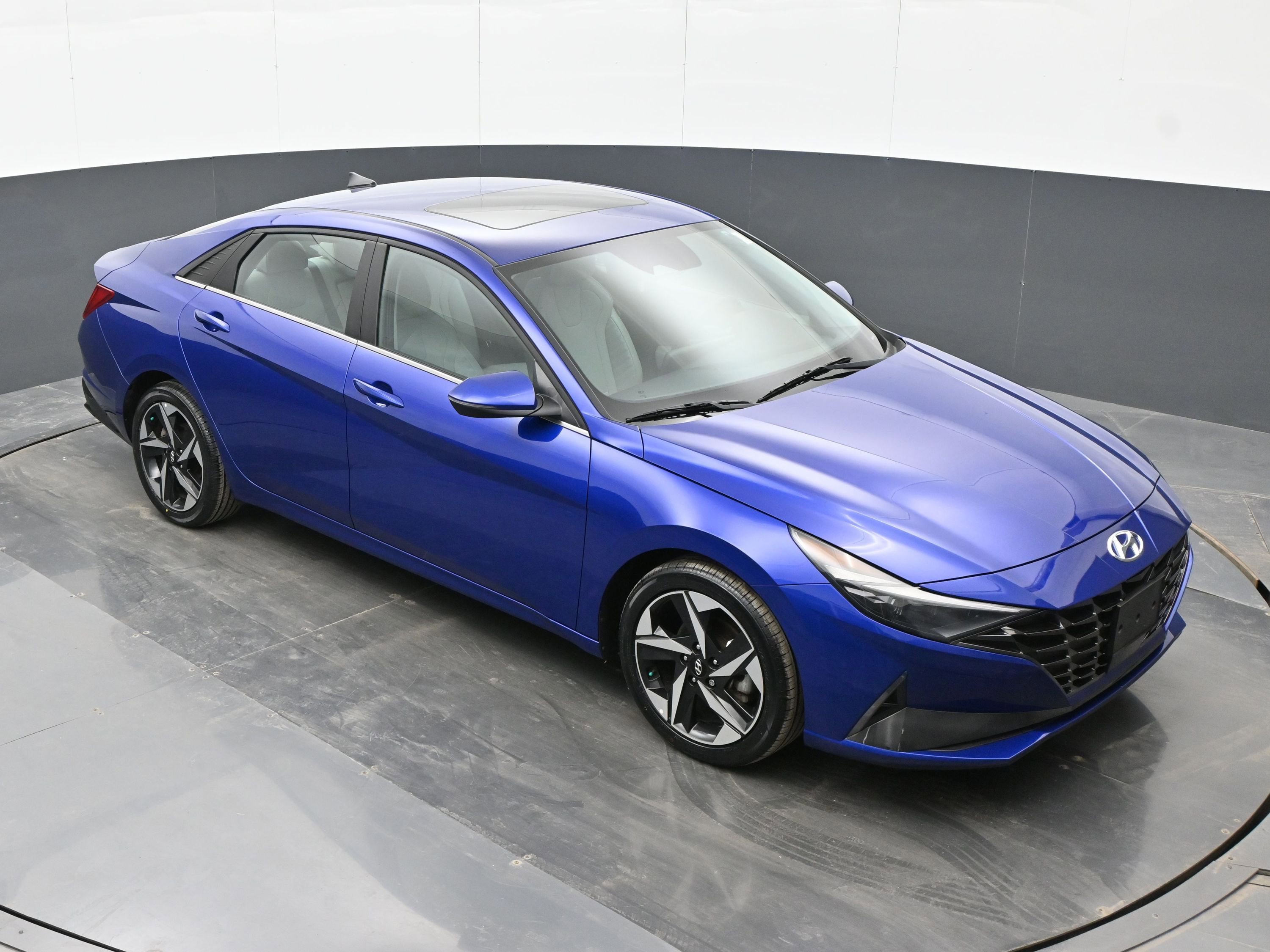 Used 2023 Hyundai Elantra Limited image 30