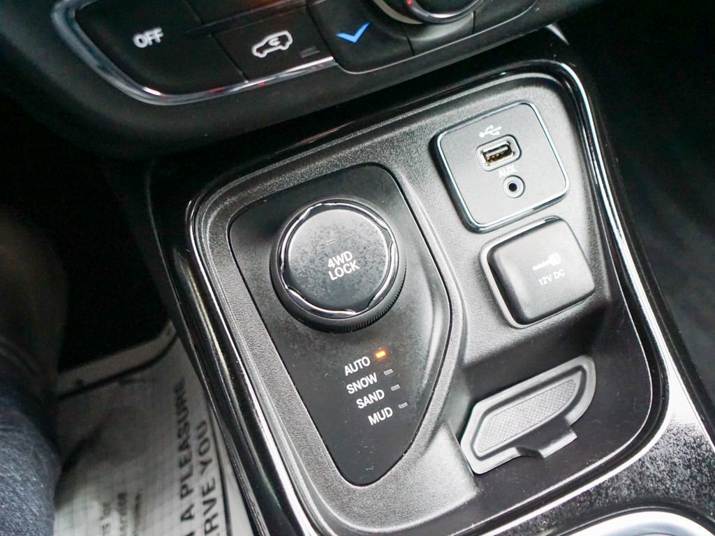 Used 2018 Jeep Compass Limited image 24