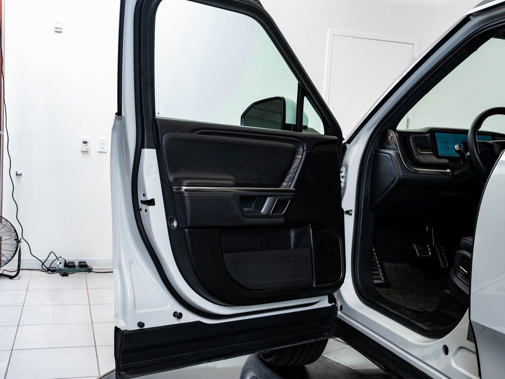 Used 2023 Rivian R1S Adventure image 31