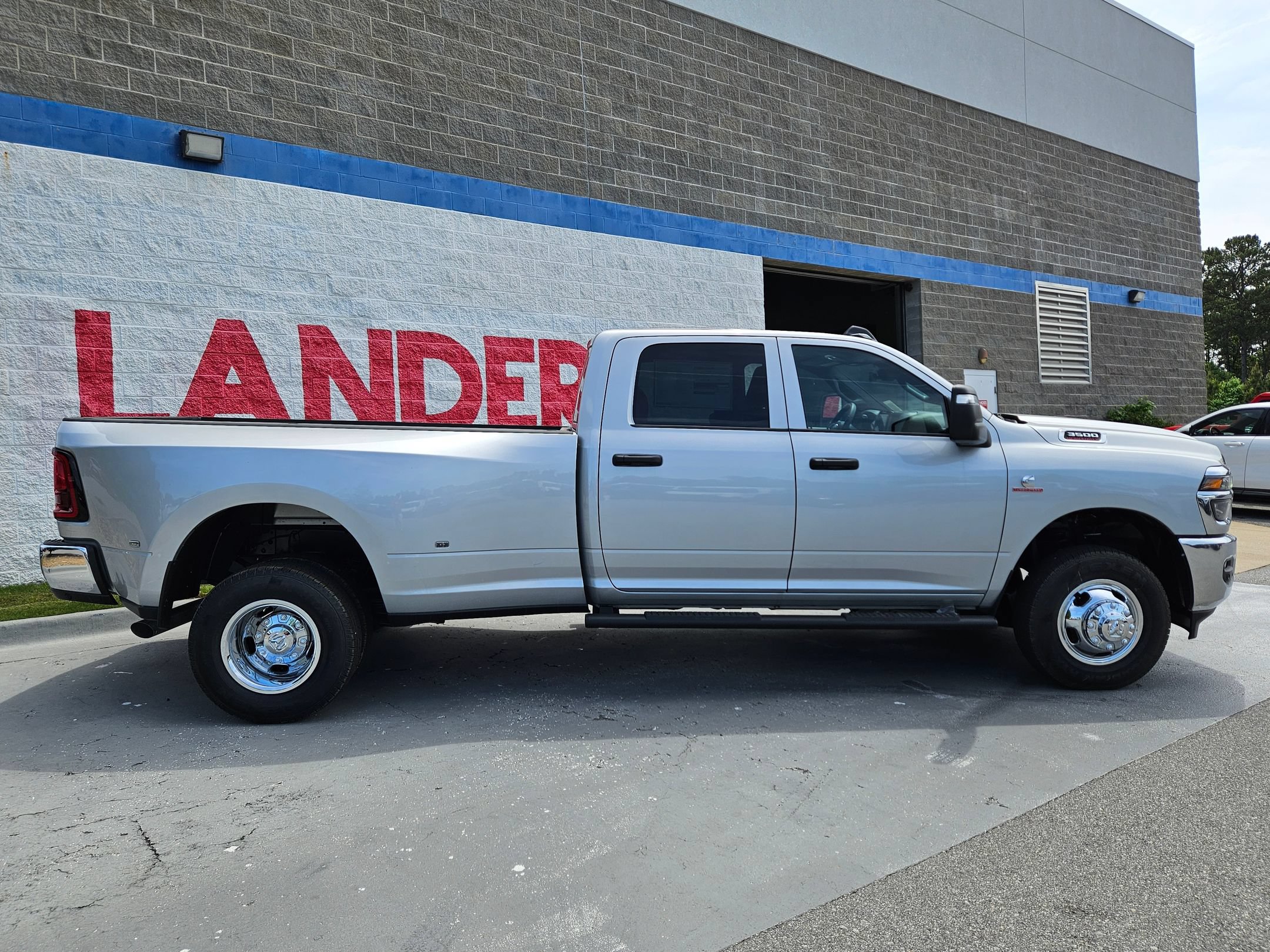 New 2026 RAM 3500 Tradesman AWD/4WD image 8