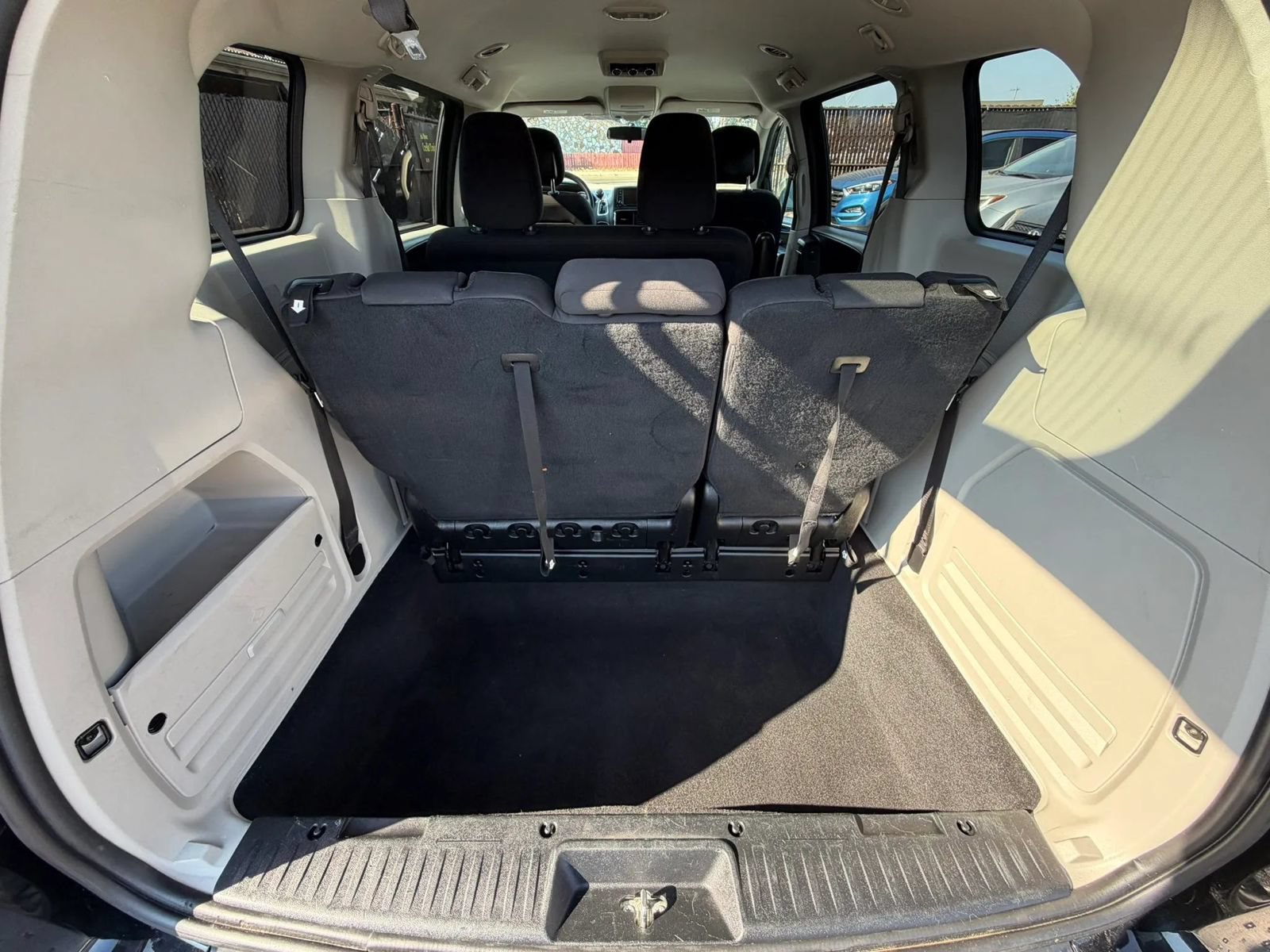 Used 2018 Dodge Grand Caravan SE FWD image 11