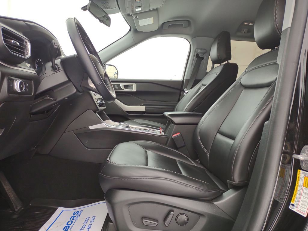 Used 2022 Ford Explorer XLT w/ Equipment Group 202A image 9