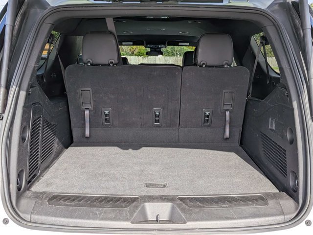 Used 2025 Chevrolet Suburban LT AWD/4WD image 18