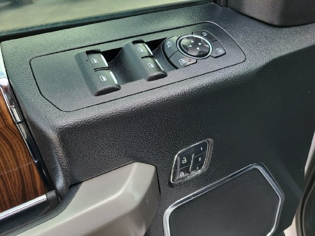Used 2015 Ford F150 Lariat RWD image 17