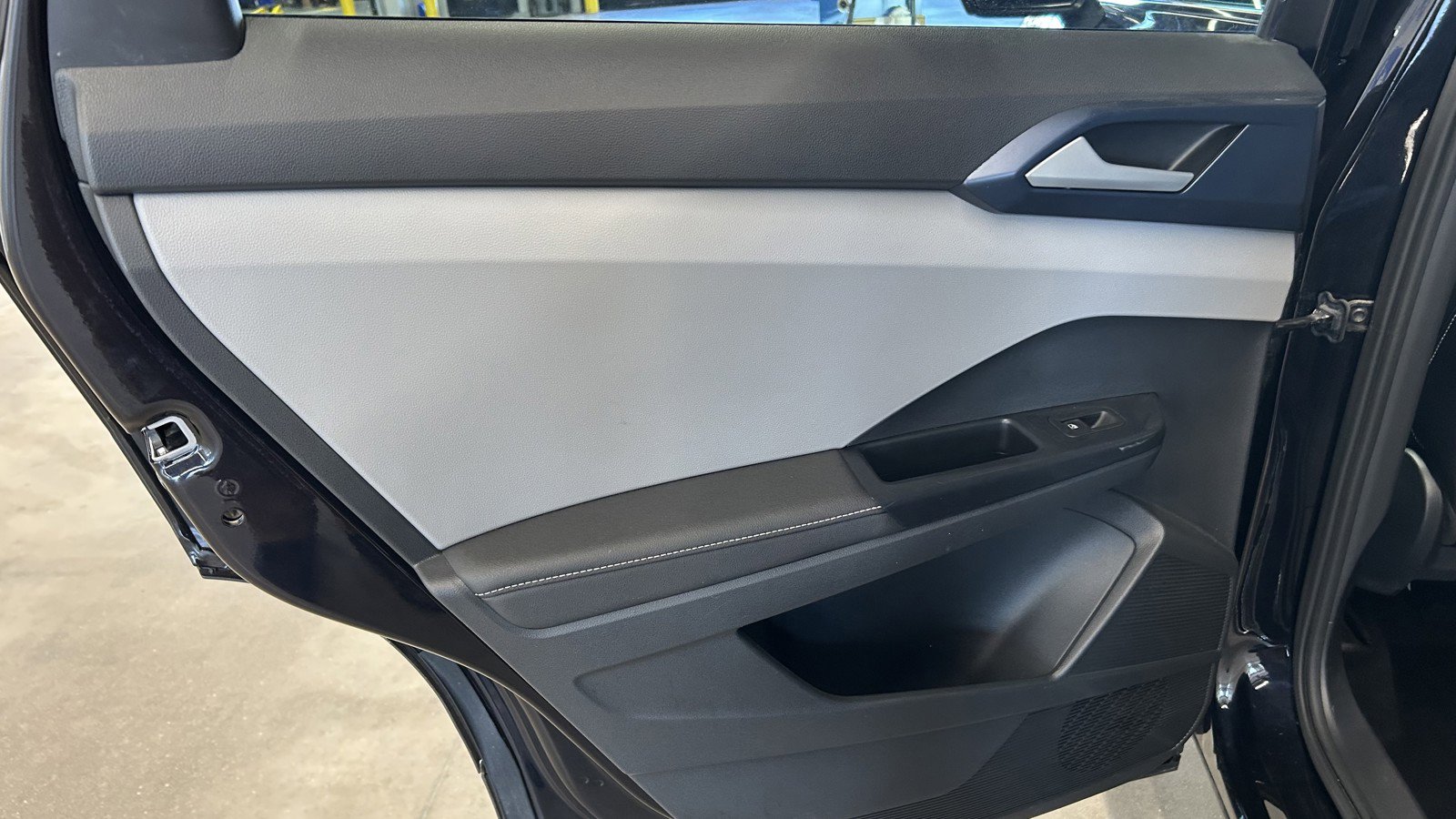 Used 2024 Volkswagen Taos SE image 13