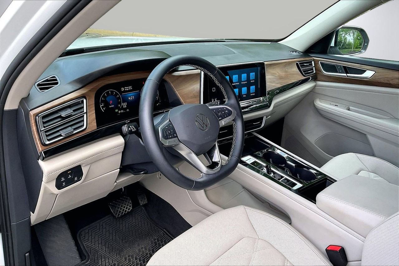 Used 2025 Volkswagen Atlas SE w/ Black Wheel Package AWD/4WD image 19