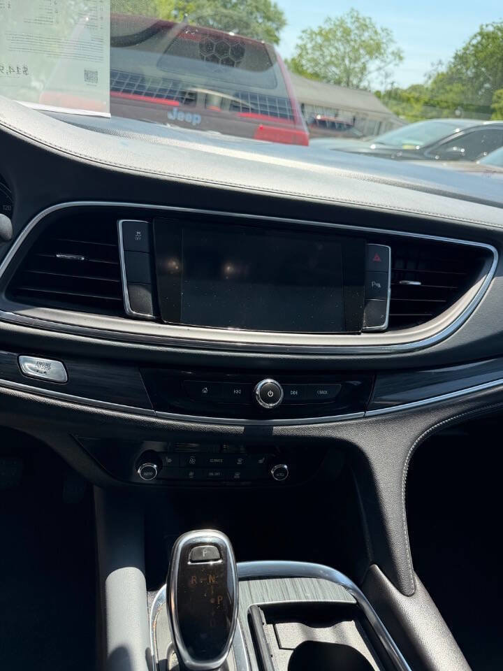 Used 2020 Buick Enclave Essence w/ Sound and Sites Package FWD image 13