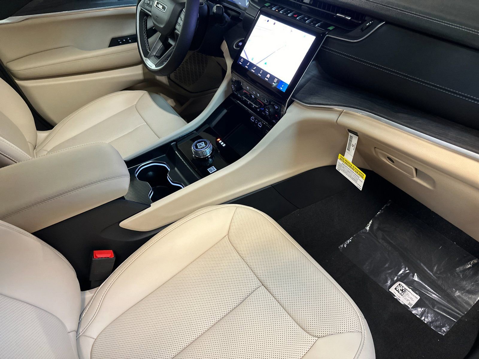 New 2025 Jeep Grand Cherokee Limited w/ Luxury Tech Group II image 15