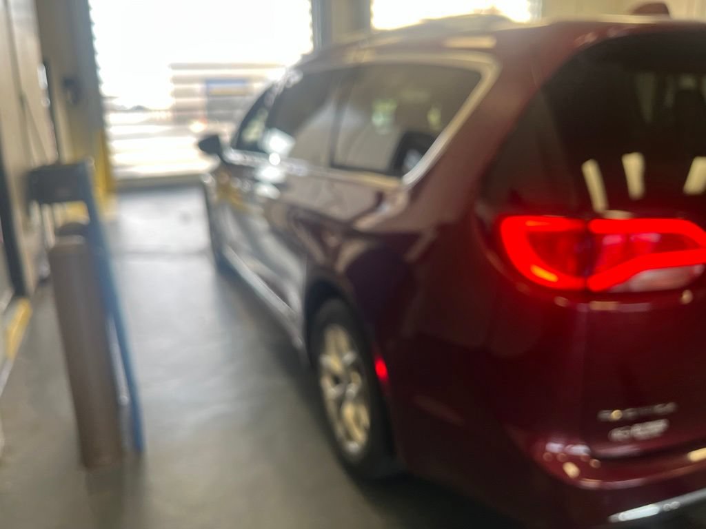 Used 2020 Chrysler Pacifica Limited FWD image 12