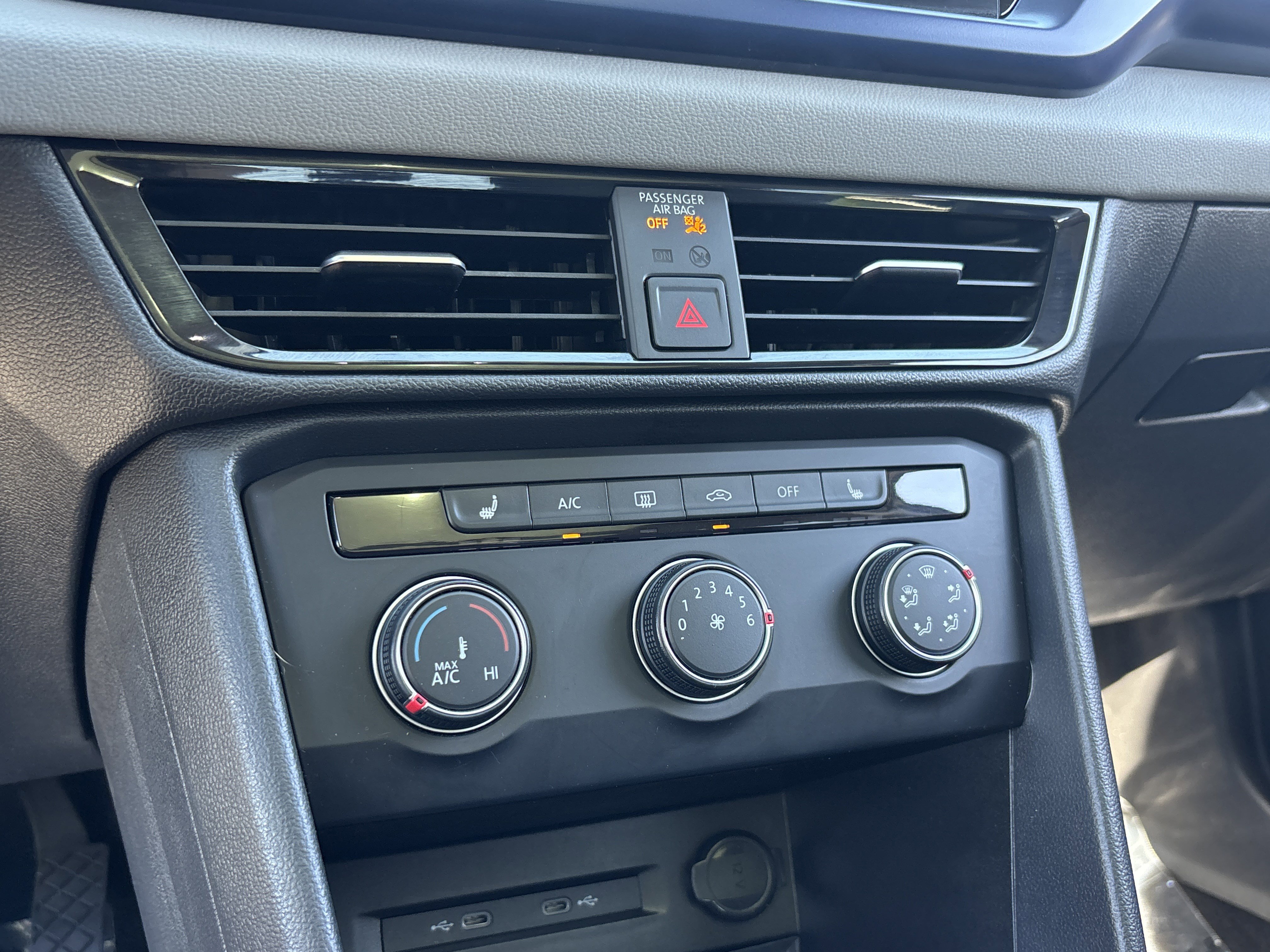 Certified 2022 Volkswagen Taos SE w/ Panoramic Sunroof Package image 23