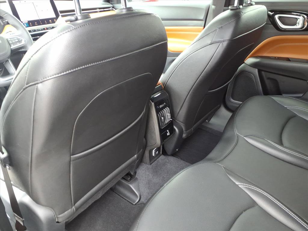 Used 2025 Jeep Compass Limited w/ Elite Group AWD/4WD image 15