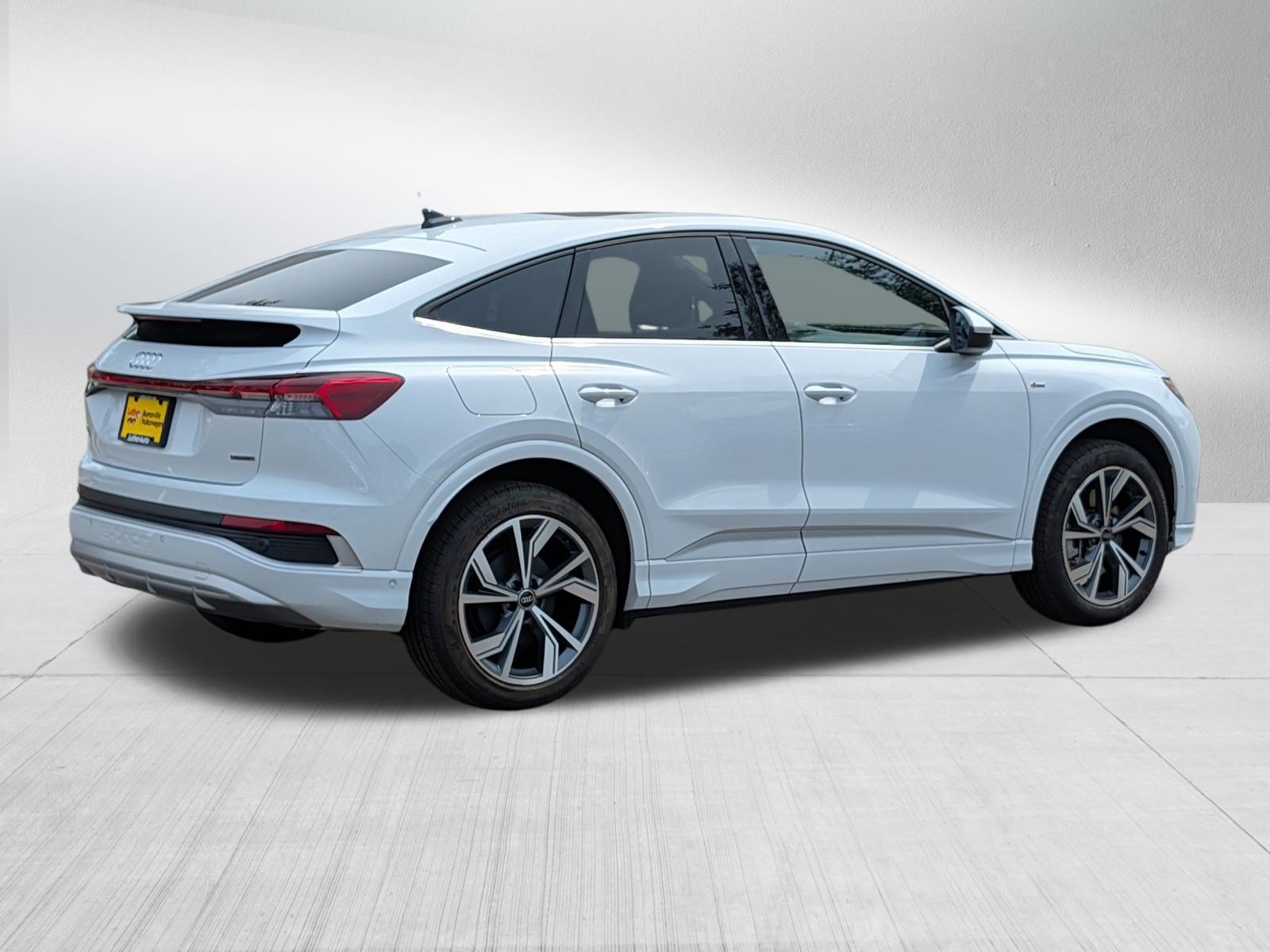 Used 2023 Audi Q4 e-tron Premium Plus w/ Premium Plus AWD/4WD image 7
