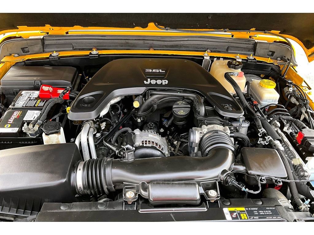 Used 2019 Jeep Wrangler Unlimited Sahara w/ Uconnect 4C Nav & Sound Group image 10