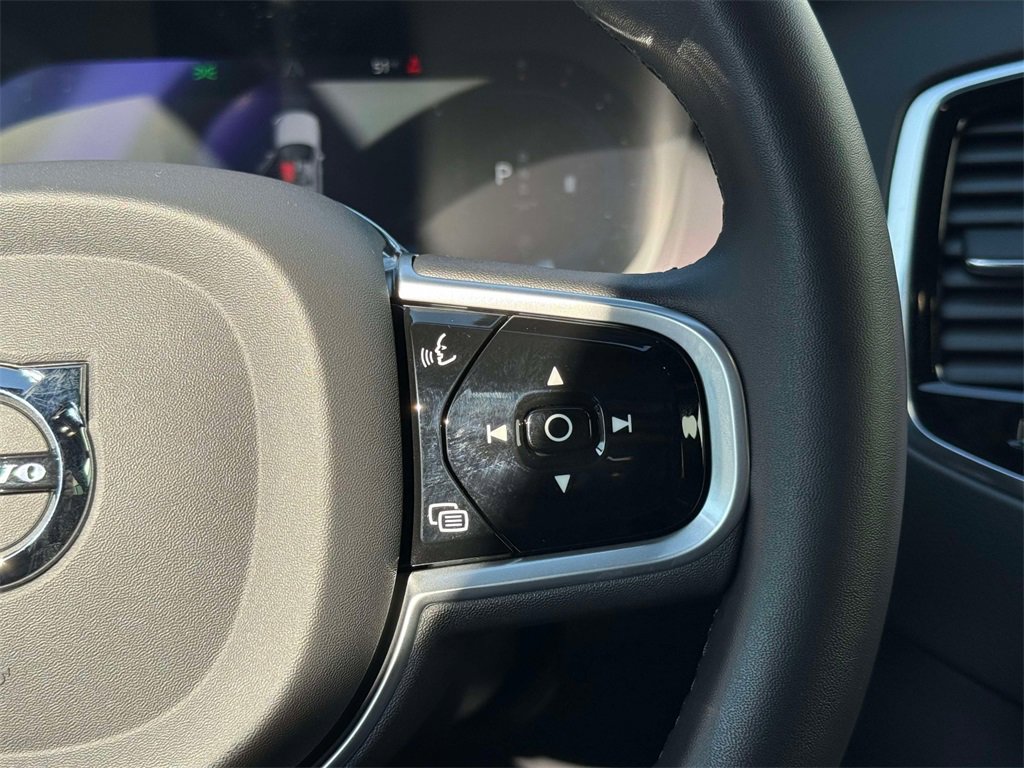 Used 2023 Volvo XC90 B6 Ultimate w/ Protection Package Premier image 32